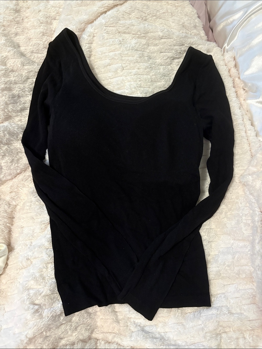 Uniqlo Black Scoop Neck Long Sleeve Top with Built-in Bra